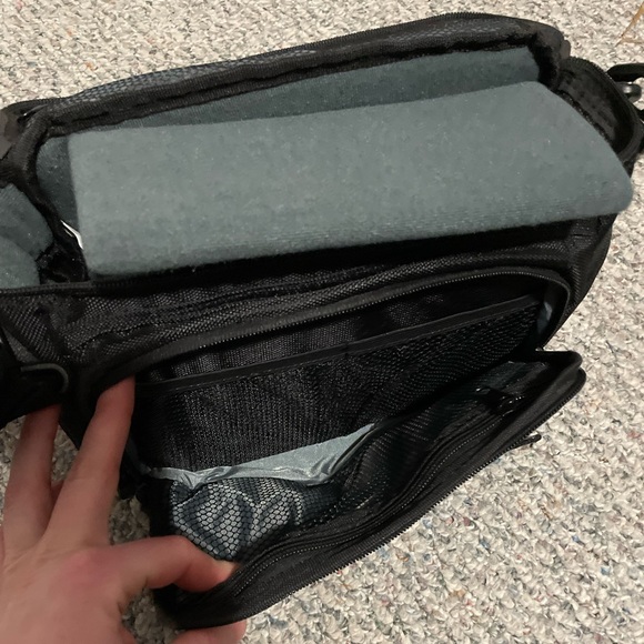 Nikon Compact Digital SLR Accessories Bag - Picture 9 of 9
